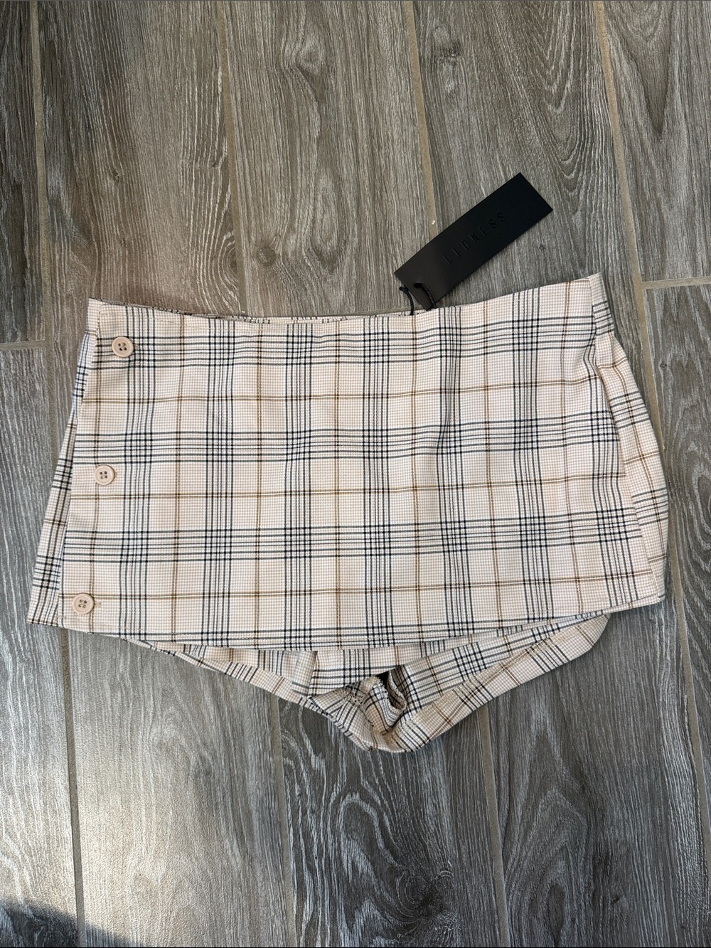 NEW!!! Lioness Uncharted Mini Skort in beige plaid size small